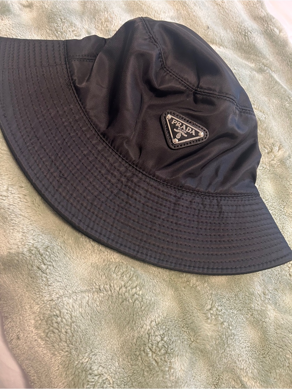 Bucket hat